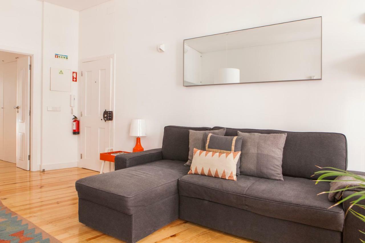 Cozy 1St Floor Flat Central Chiado District With Balconies And Ac 19Th Century Building 리스본 외부 사진